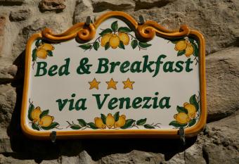 Bed & Breakfast Via Venezia has Balcony rooms