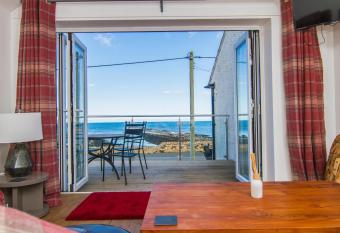 Farneholm Annex Cottage allows 18 year olds to book a room