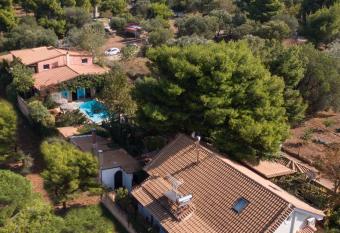 Turdus Merula Retreat has Balcony rooms