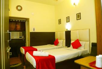 Hotel Holideiinn has Smoking rooms