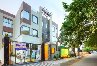 Treebo White Castle, Gurgaon has Smoking rooms