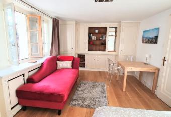 Bo  l 5 studio allows 18 year olds to book a room