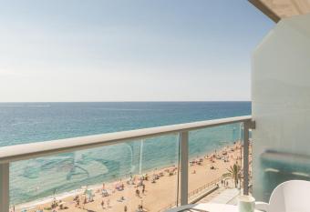 Pierre & Vacances Blanes Playa allows 18 year olds to book a room