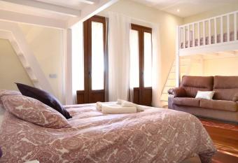 La Quinta Hacienda allows 18 year olds to book a room