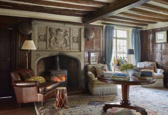 B&B Harlington Manor allows 18 year olds to book a room