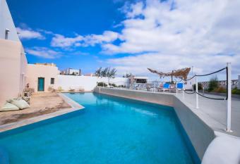 Olympic Hotel Santorini has Balcony rooms