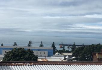 58 Pioneer - Retro Studio Unit allows 18 year olds to book a room