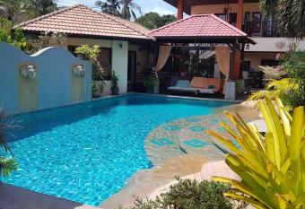 Baan Tropicana allows 18 year olds to book a room