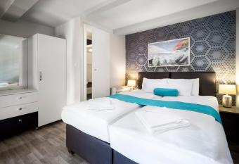 Hotel Mika Downtown has Balcony rooms