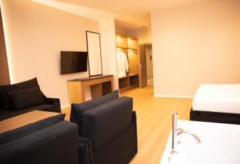 Hotel Continental allows 18 year olds to book a room