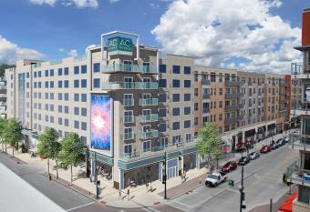 AC Hotel by Marriott Cincinnati at The Banks has Balcony rooms
