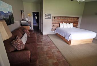 Hidden Canyon Retreat allows 18 year olds to book a room