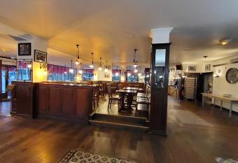 H  tel Le Sully La Roche Sur Yon allows 18 year olds to book a room