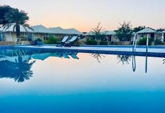 Heritage Juma Resort with swimming pool has Balcony rooms