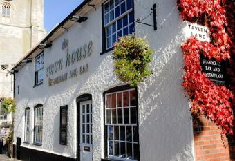 Swan House has Balcony rooms