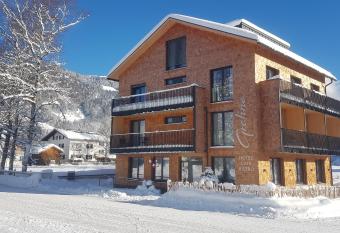 Hotel Gretina has Balcony rooms