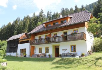 Hof Wieser has Balcony rooms