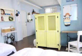 Sweet Home 101 has rooms with a private hot tub