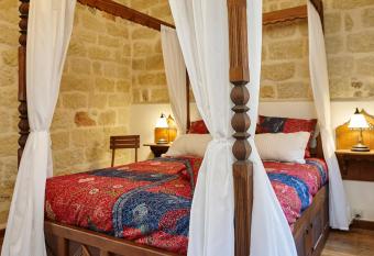 Helios Garden Boutique Apartments has Balcony rooms