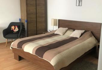 Silvia studios allows 18 year olds to book a room