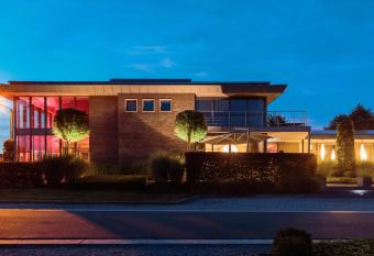 Espace Medissey has rooms with a private hot tub