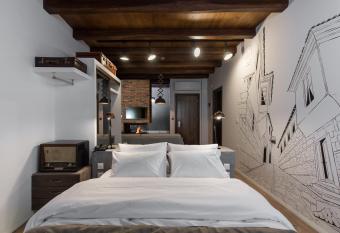 Olganos VL Luxury Rooms & Suites allows 18 year olds to book a room