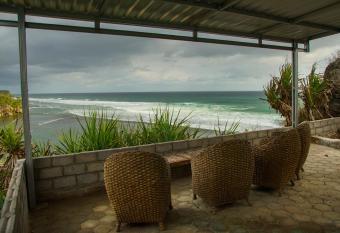 Omah Sundak Homestay has Balcony rooms