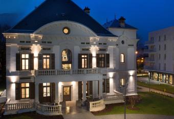 Domitys Le Parc de Jade allows 18 year olds to book a room