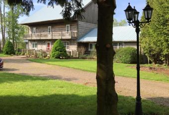 Bye the Bay Bed and Breakfast has Balcony rooms