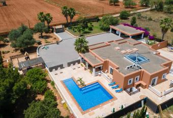 Villa Evie has Balcony rooms