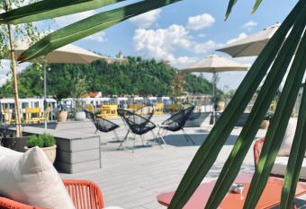 Lendhotel has Balcony rooms