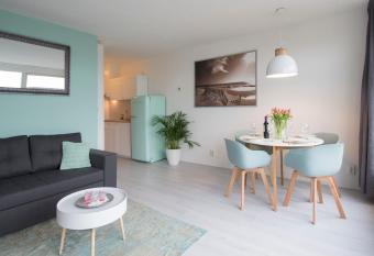 Amsterdam Beach Apartment 80 has Balcony rooms