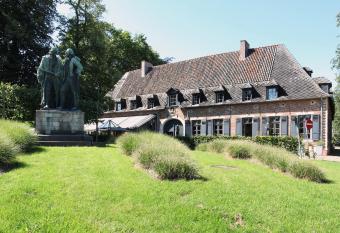 Hotel The Lodge Heverlee has Balcony rooms