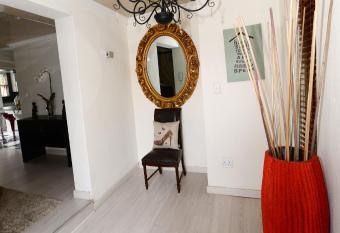 Corgi Guest House has Balcony rooms