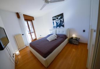 White Dream has Balcony rooms