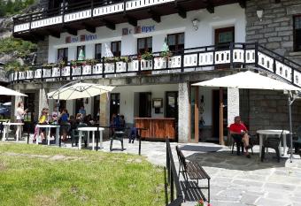 Casa Alpina De Filippi has Balcony rooms