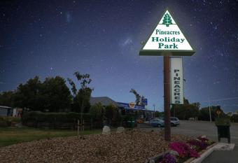 Pineacres Motel and Park has Balcony rooms