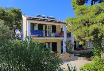 Apartments by the sea Rogoznica - 3196 has Balcony rooms