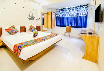 FabExpress Karishma Rasta Peth allows 18 year olds to book a room