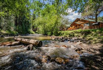 Colorado Bear Creek Cabins has Balcony rooms