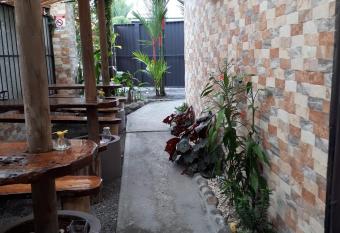 Hotel y Cabinas del Tr  pico has Balcony rooms