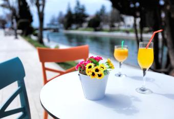 Art Theatre Caffe Hotel has Balcony rooms