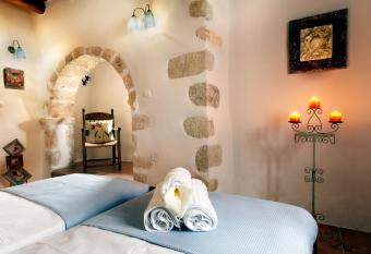 Villa Kambia has rooms with a private hot tub