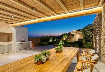 M - Mykonos Villas allows 18 year olds to book a room