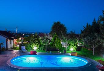 Guest House Raiski K  t has Balcony rooms