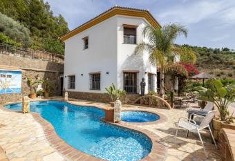 Villa Arrijana Privada con Jacuzzi Piscina Barbacoa Ideal Grupos has Balcony rooms