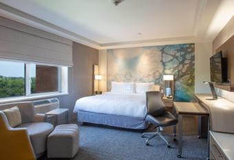 Courtyard by Marriott New York Queens/Fresh Meadows allows 18 year olds to book a room
