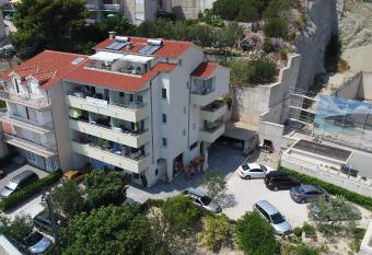 Apartments Rica has Balcony rooms