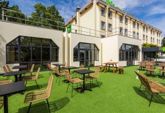 Ibis Styles Bobigny Centre Pr  fecture allows 18 year olds to book a room