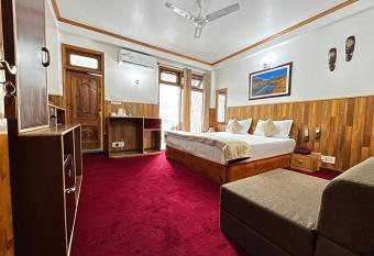 Hotel Kullu Valley has Balcony rooms